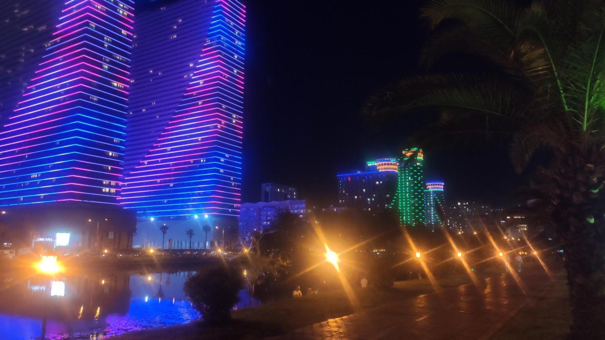 Orbi-City Batumi Apartments Sea View Екстериор снимка