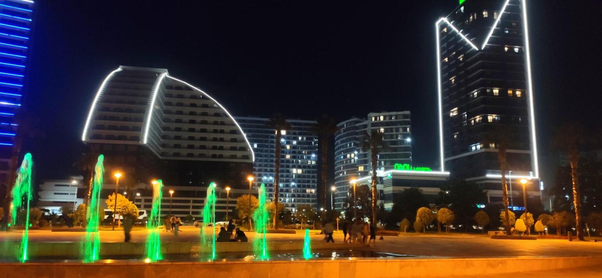 Orbi-City Batumi Apartments Sea View Екстериор снимка