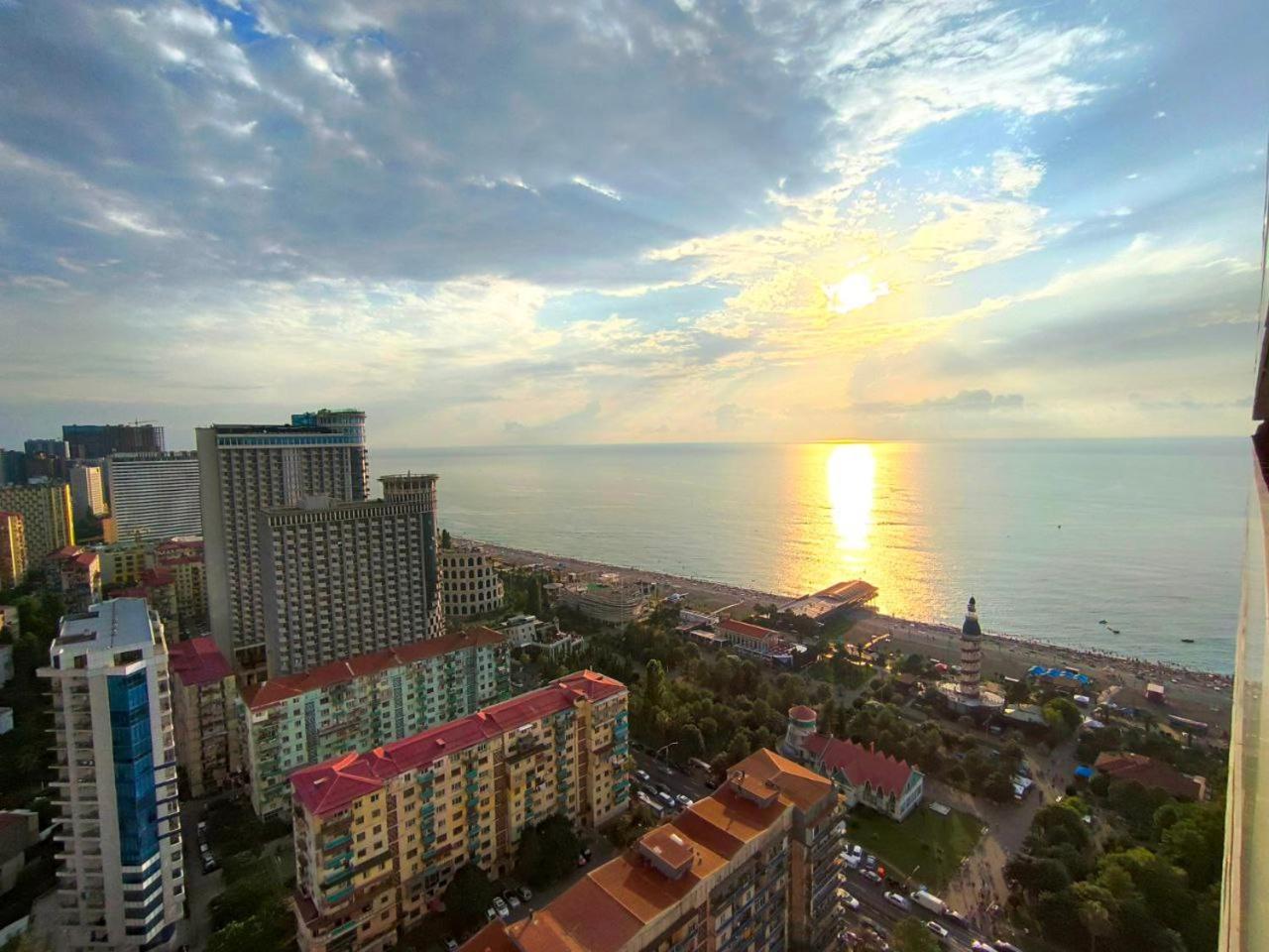 Orbi-City Batumi Apartments Sea View Екстериор снимка